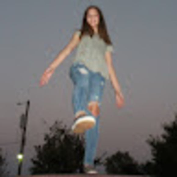 Meet your Posher, Elyse - Picture 1 of 1